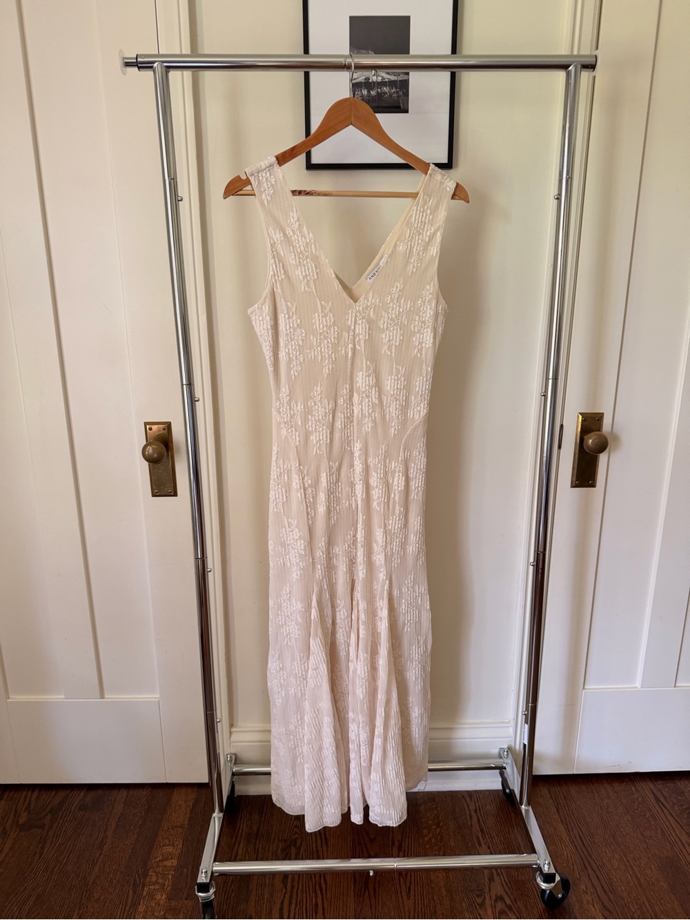 Elegant Ivory Lace Maxi Dress with V-Neck - Picture 4 of 7